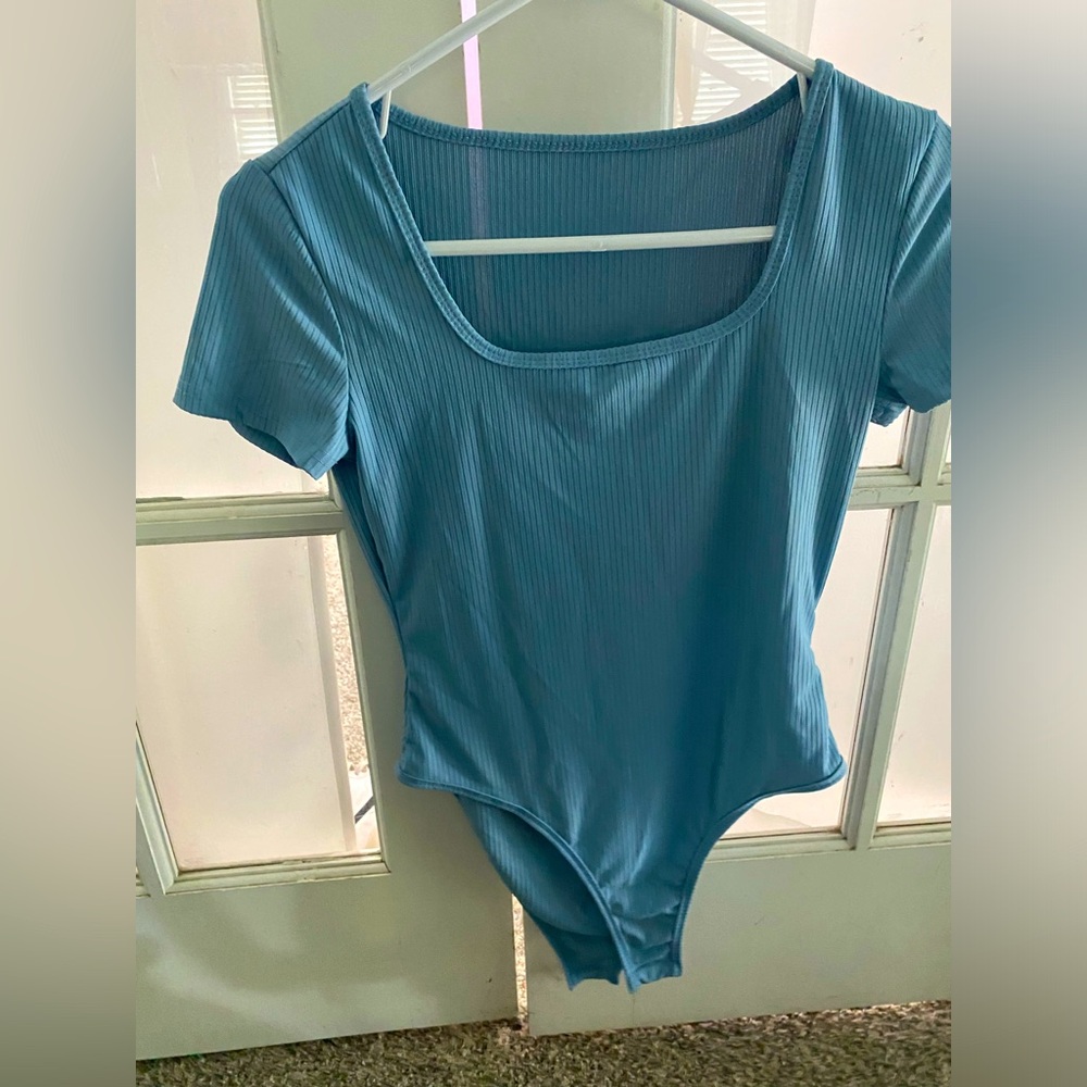 Blue ribbed body suit (M)